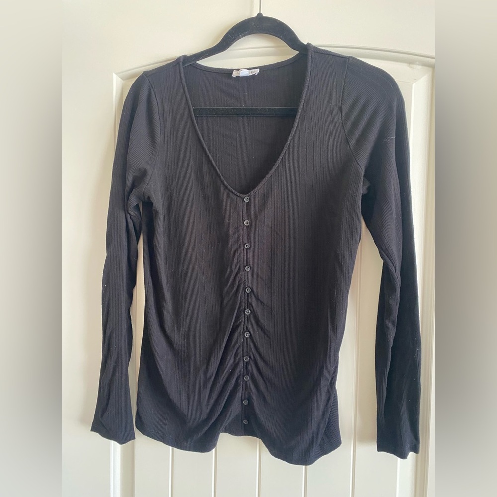 Reitmans Black Long Sleeve Ruched Button-Front Top